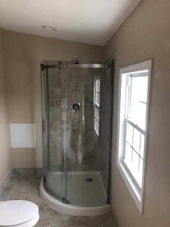 Building Photo - Nice, quiet 3/2 in North Huntingdon