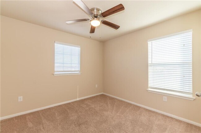 Building Photo - 441 Moulins Ln
