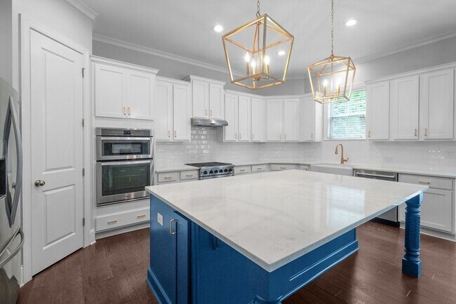 Building Photo - Stunning All-Brick Home in BridgeMill Community!