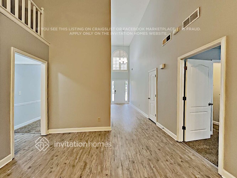 Building Photo - 580 Thornbush Trce