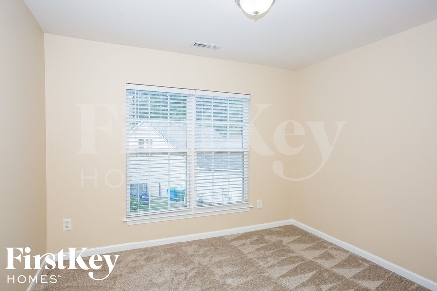 Building Photo - 4805 Walnut Grove St