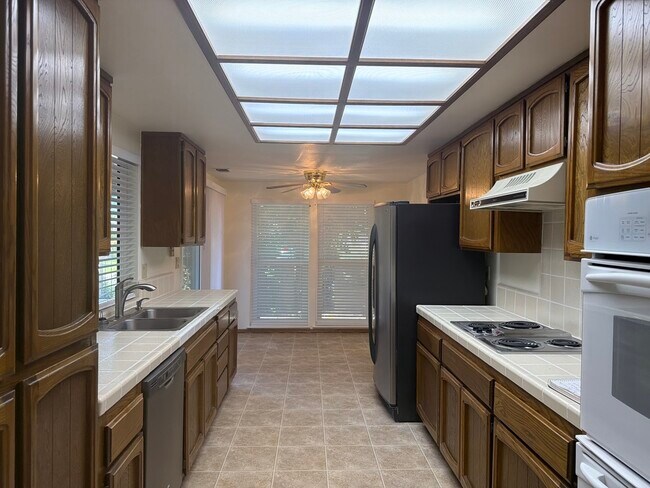 Building Photo - 8016 Sawgrass Cir