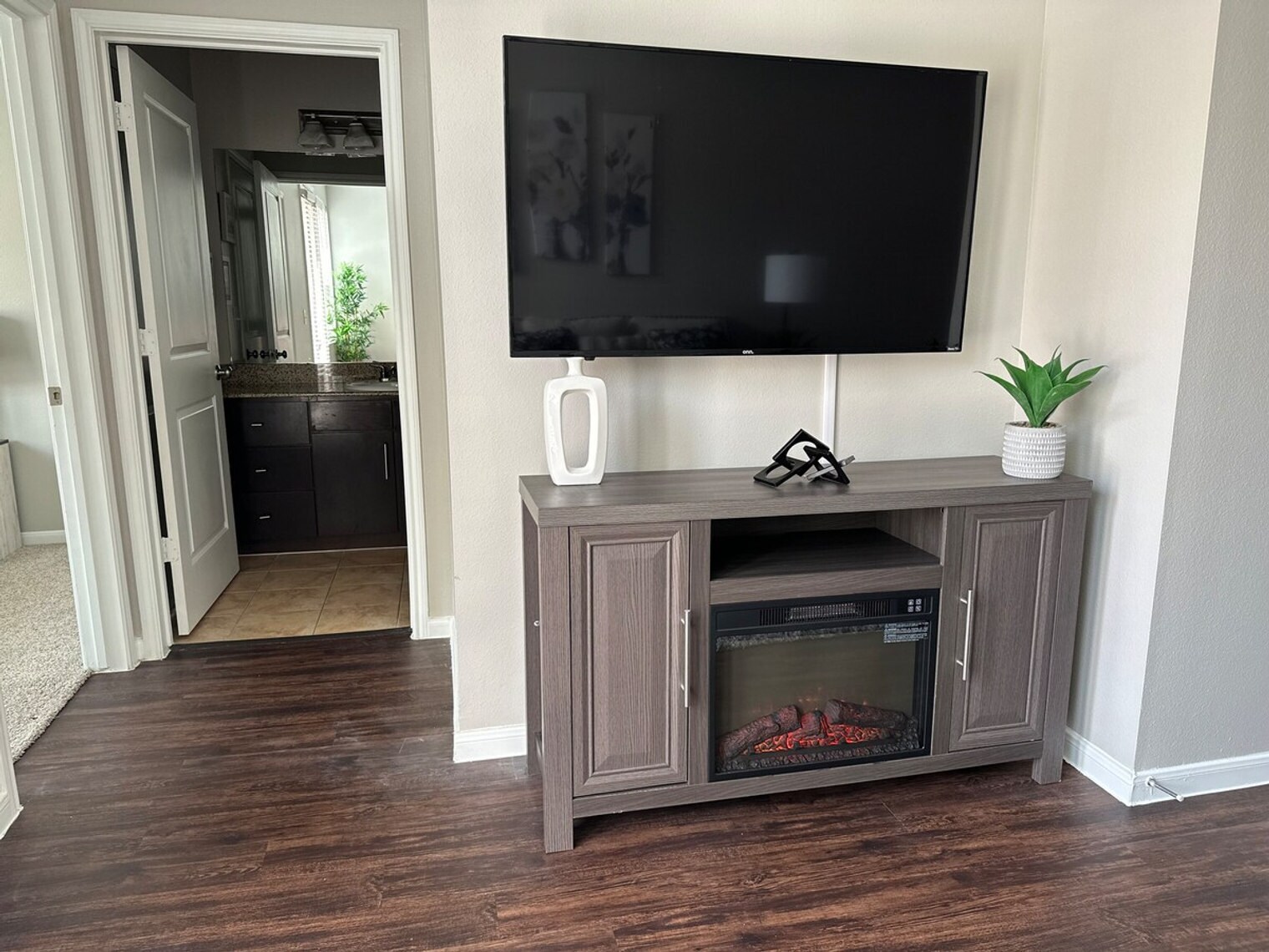 Building Photo - 800 W Sam Houston Pkwy N