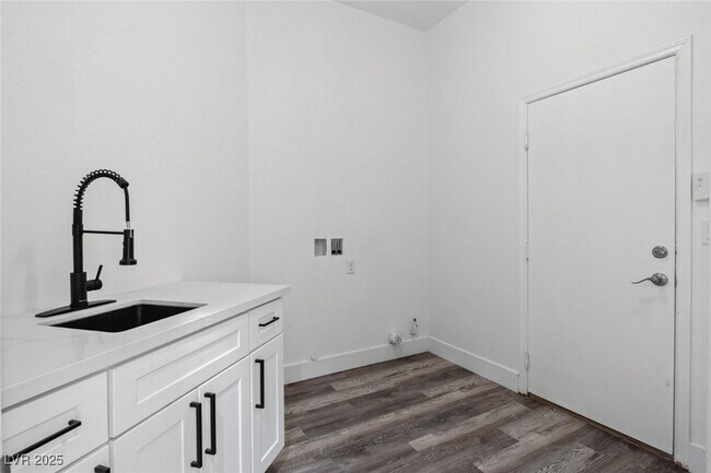 Building Photo - 4630 Laguna Vista St