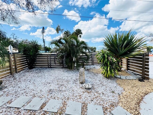 Building Photo - 3913 S Shade Ave