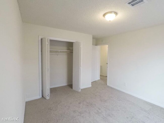 Building Photo - 2 br, 2 bath Townhome - 6603 Brittmoore Rd