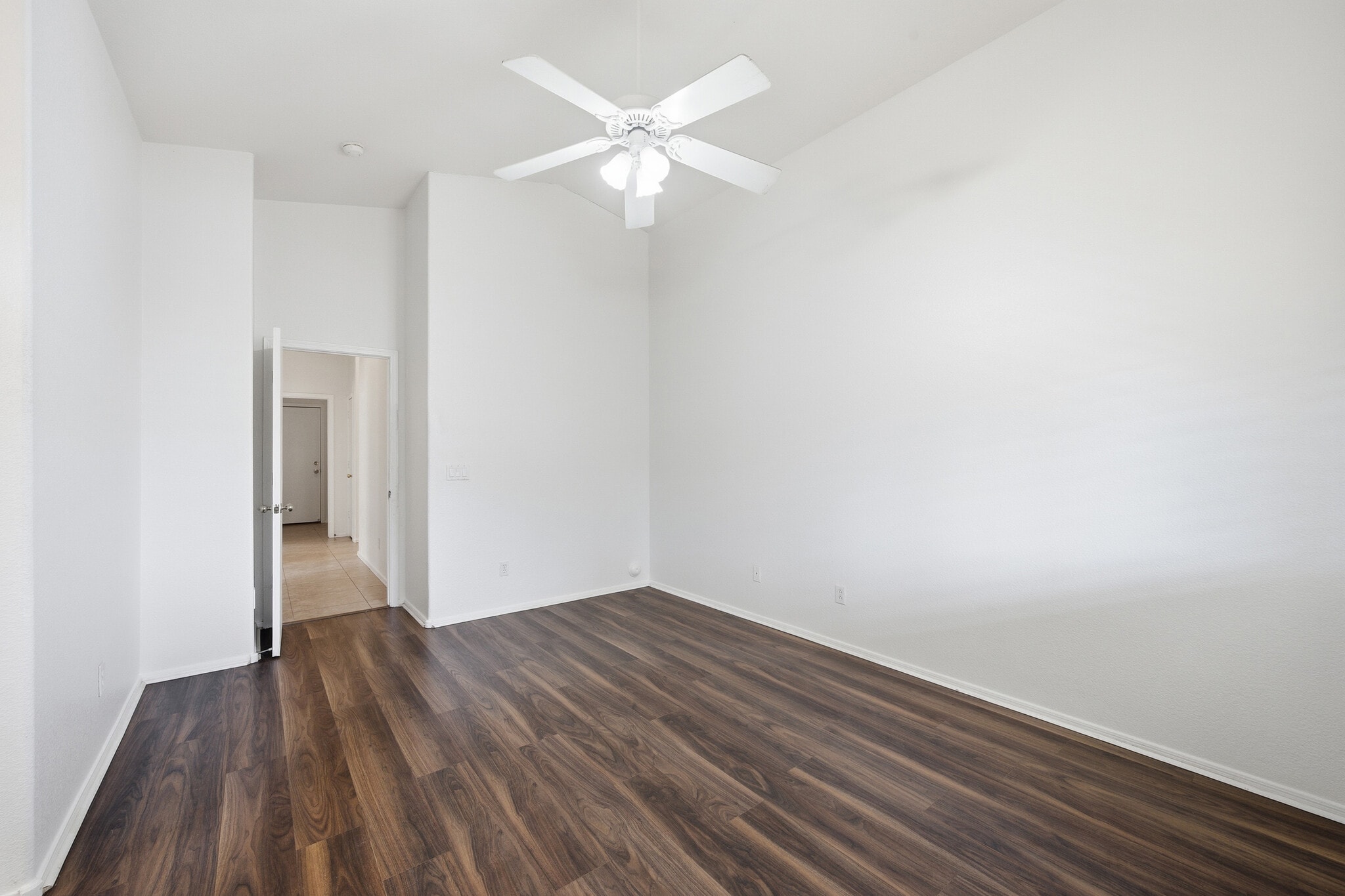 Building Photo - 7319 W Eugie Ave