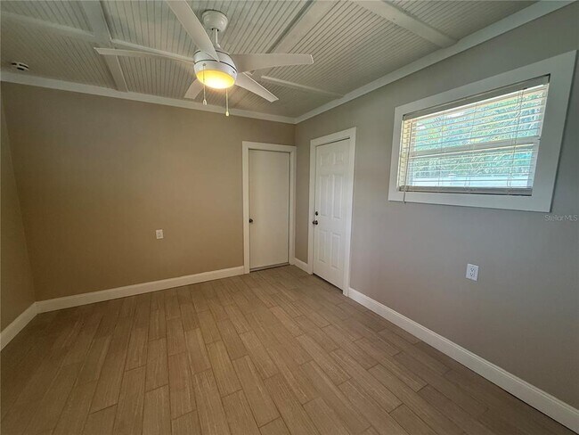 Building Photo - 3200 DE BAZAN Ave