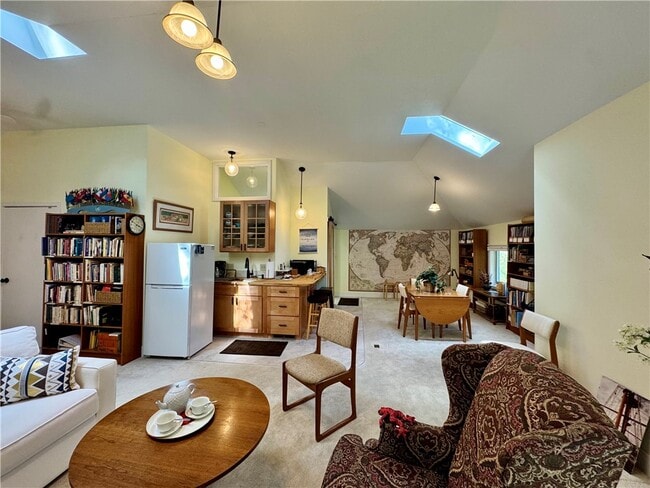 Building Photo - 333 Colebrook Dr