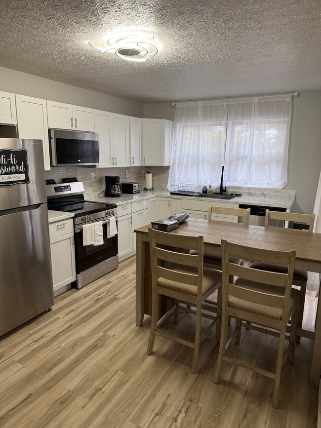 Building Photo - 4440 Renwood Dr