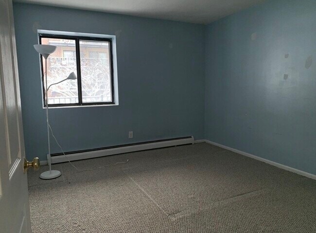 Building Photo - 10 Linda Ln