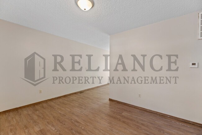 Building Photo - 1318 Peach Ave