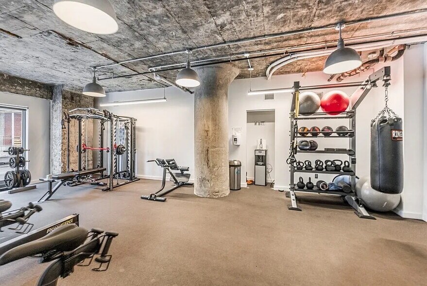 Building Photo - 9 Medford St