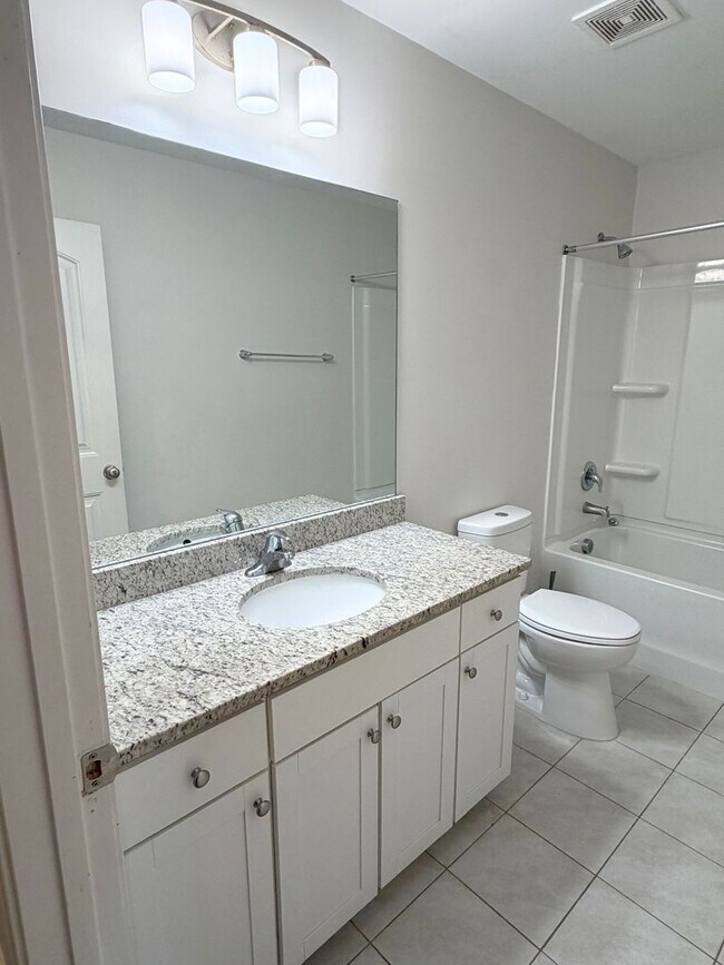 Building Photo - Spacious 5-bedroom, 3-bath home featuring two additional flex rooms!