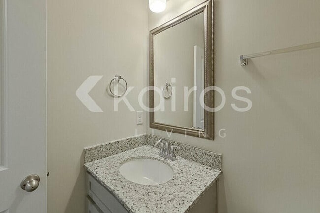 Building Photo - 2097 Banyan Cir