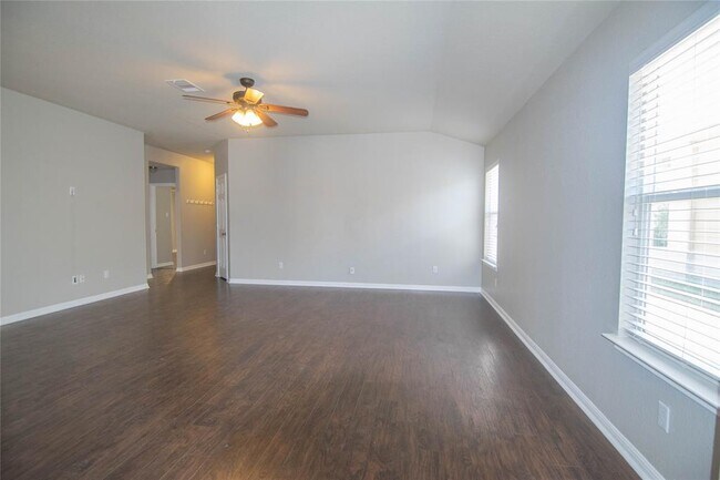 Building Photo - 504 Comal Run