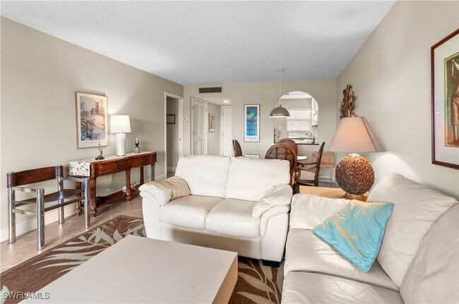 Building Photo - 13 High Point Cir N