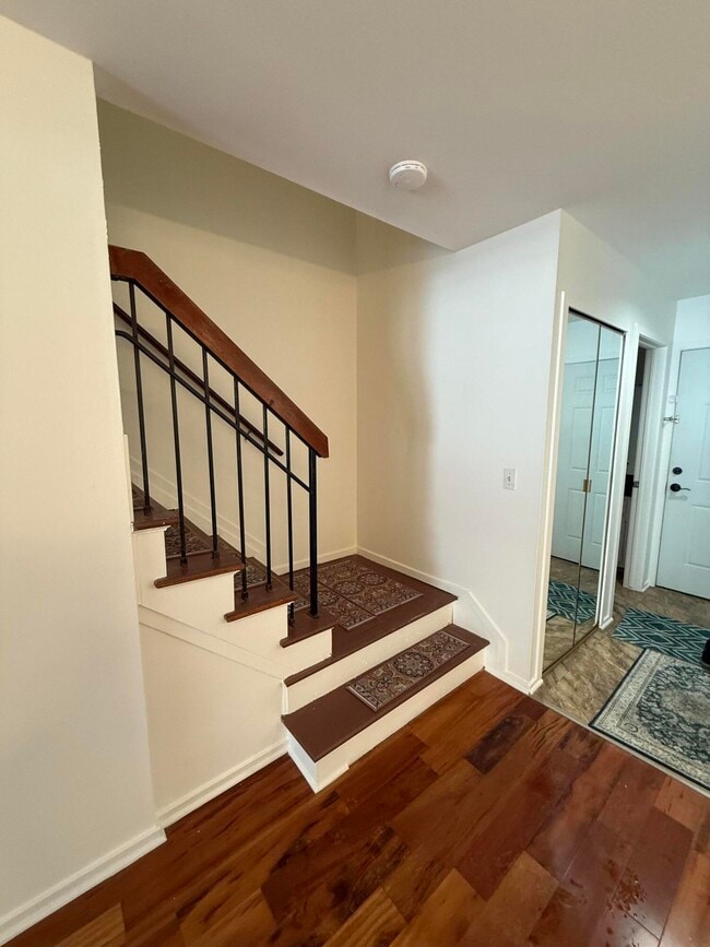 Building Photo - 1082 Greenhills Dr