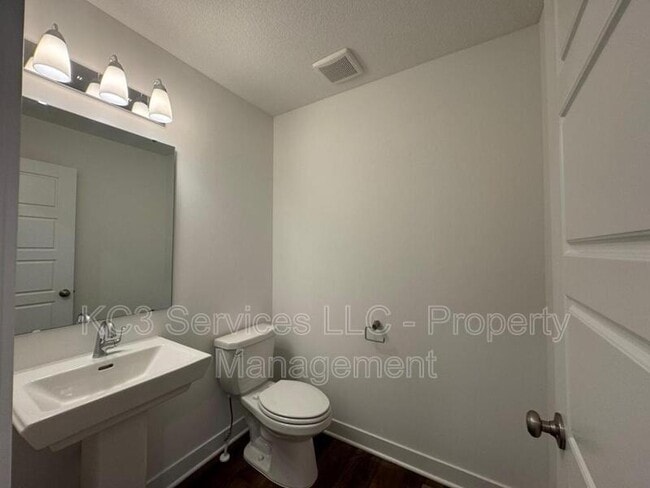 Building Photo - 3722 SW Knoxville Ct