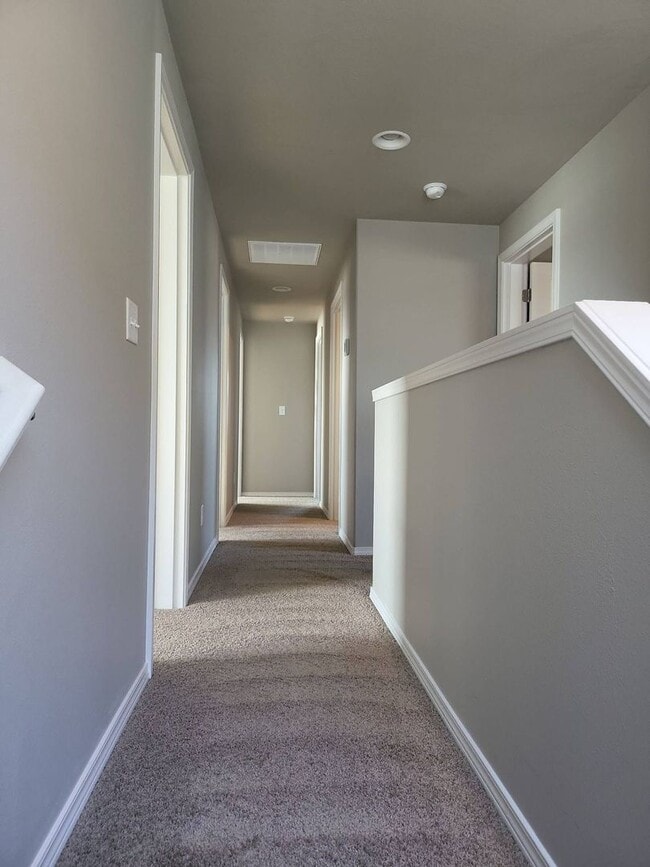 Building Photo - Beautiful 5 bedroom 3 bath home in Mae Valley area of Moses Lake