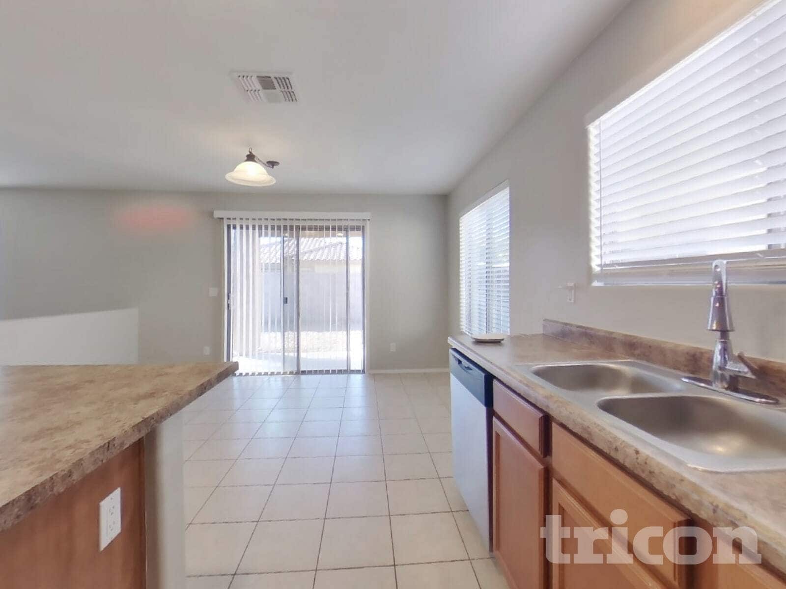 Building Photo - 39989 W Catherine Dr