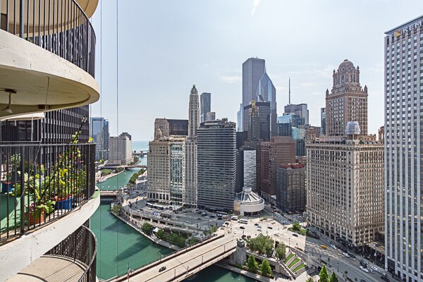 Building Photo - 300 N State St