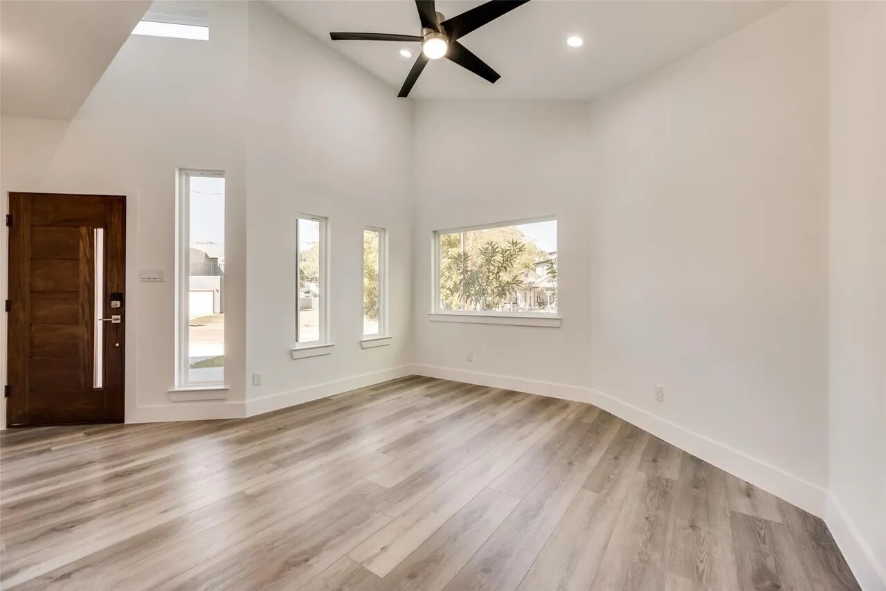 Building Photo - 1930 Shaw St