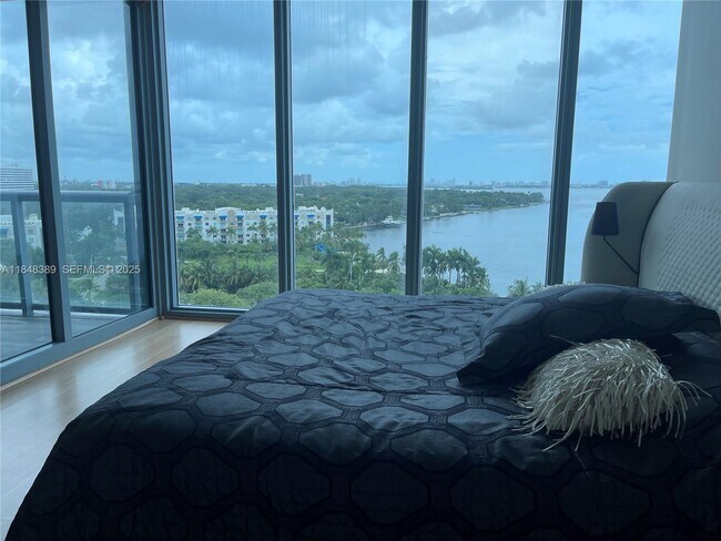 Building Photo - 601 NE 36th St