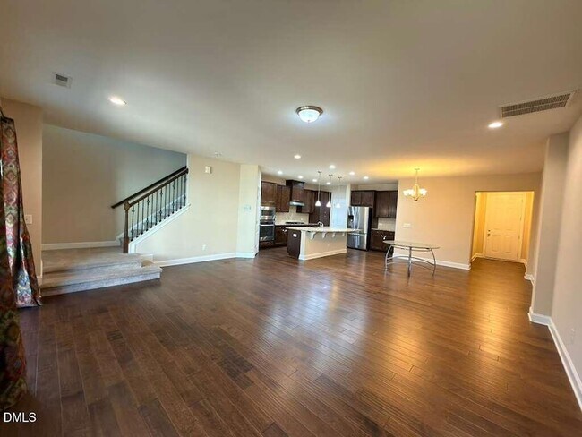 Building Photo - 305 Alamosa Pl