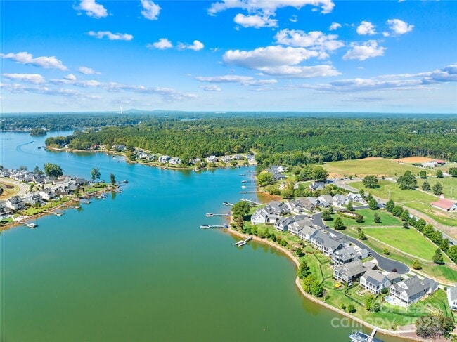 Building Photo - 124 Sisters Cove Ct