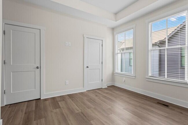 Building Photo - 1066 Crest Cir SE