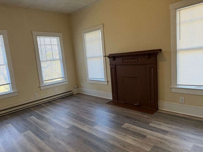 Building Photo - 557 Merrick St