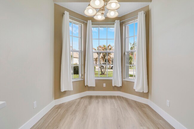 Building Photo - 726 SW Aruba Bay