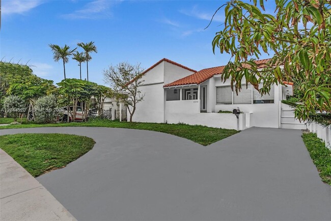 Building Photo - 8858 Harding Ave