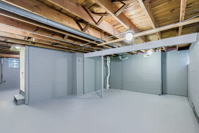 Building Photo - 14827 Kenneth Ave