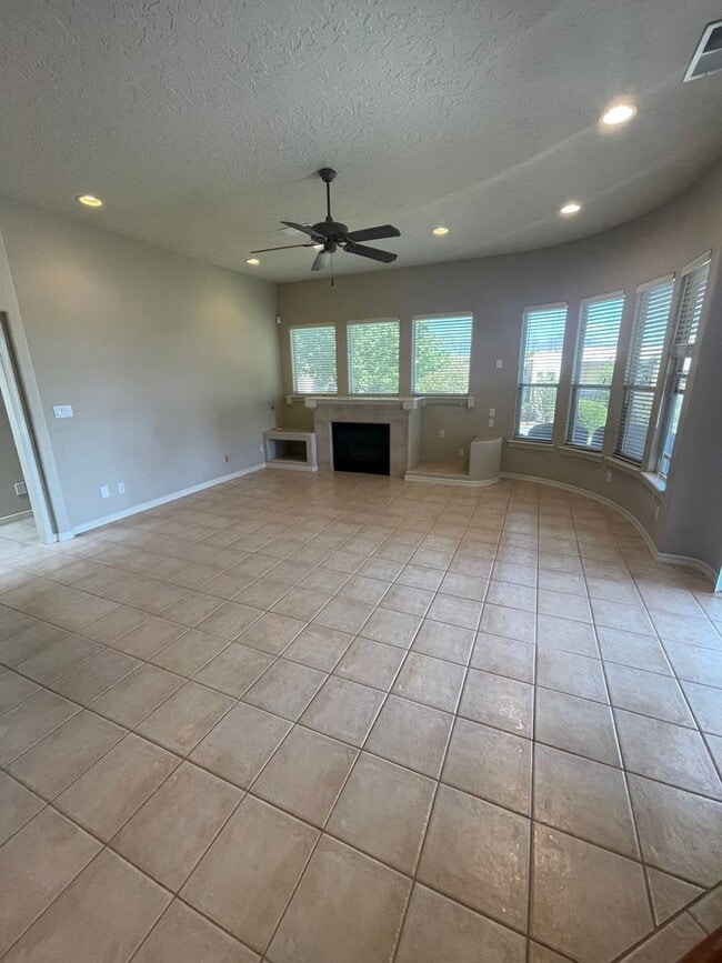 Building Photo - Gorgeous Home in Sonoma Ranch off Golf Club Rd!