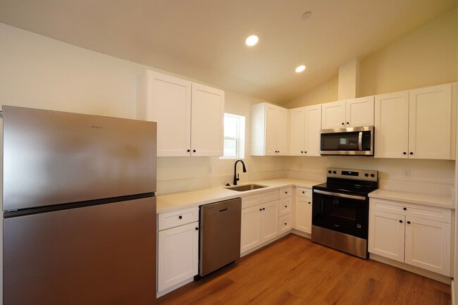 Building Photo - 4805 Charlotte Way