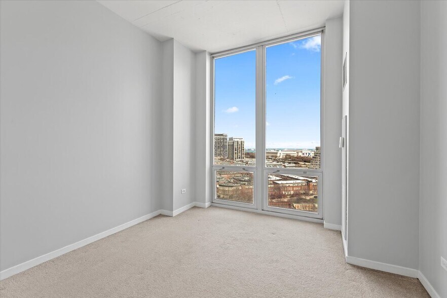 Building Photo - 1600 S Indiana Ave