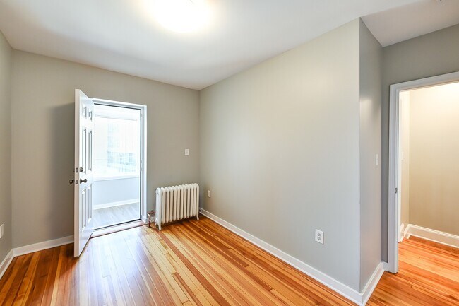 Building Photo - Charming 4br/2ba in Anacostia / Navy Yard