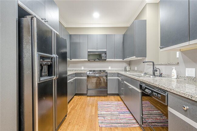 Building Photo - 700 S Brighton Ct