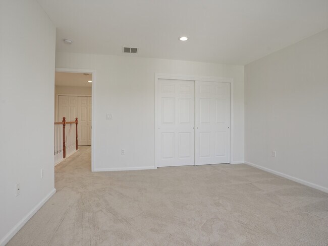 Building Photo - 16 Warrington Round