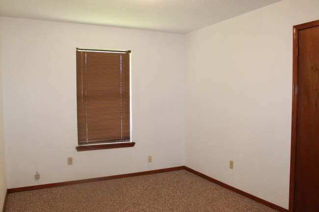 Building Photo - 2 Bedrooms - 2 Full Baths!