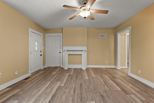 Building Photo - 216 N 2nd St