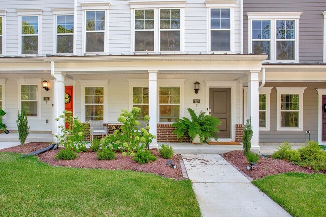 Building Photo - Spacious 3BR Townhome in Annapolis, modern...