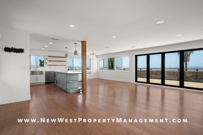 Building Photo - Exquisite Pacific Beach 4 bedroom located on a quiet cul-de-sac in the coveted Floral Terrace com...