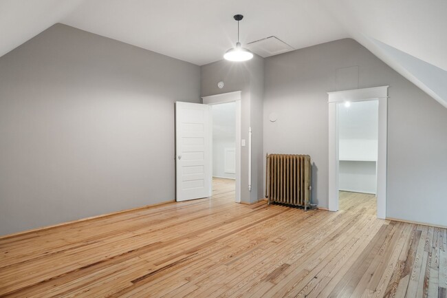 Building Photo - 4 to 5 bed / 2 Bath Just remodeled