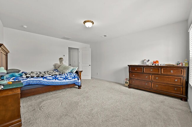 Building Photo - 1102 Lossie Ln