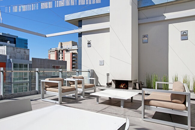 Building Photo - BRAND NEW FLOORS! Spacious 2 Bedroom 2 Bathroom at M2i in Downtown San Diego