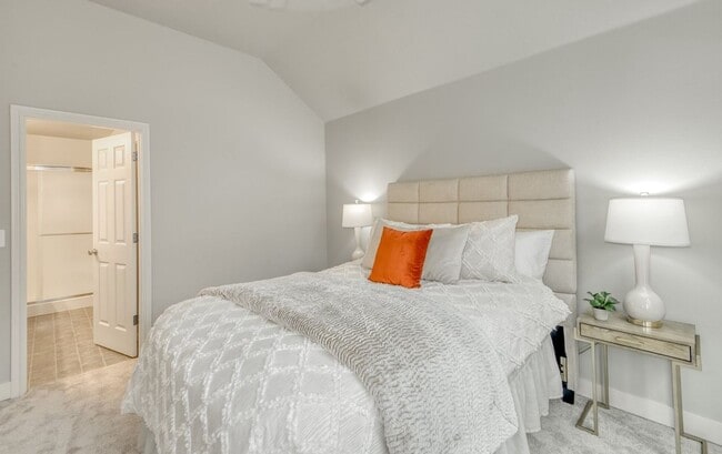 Building Photo - Beautiful Upscale End Unit Townhome with Lots of Updates! Walking Distance to Shopping & More!