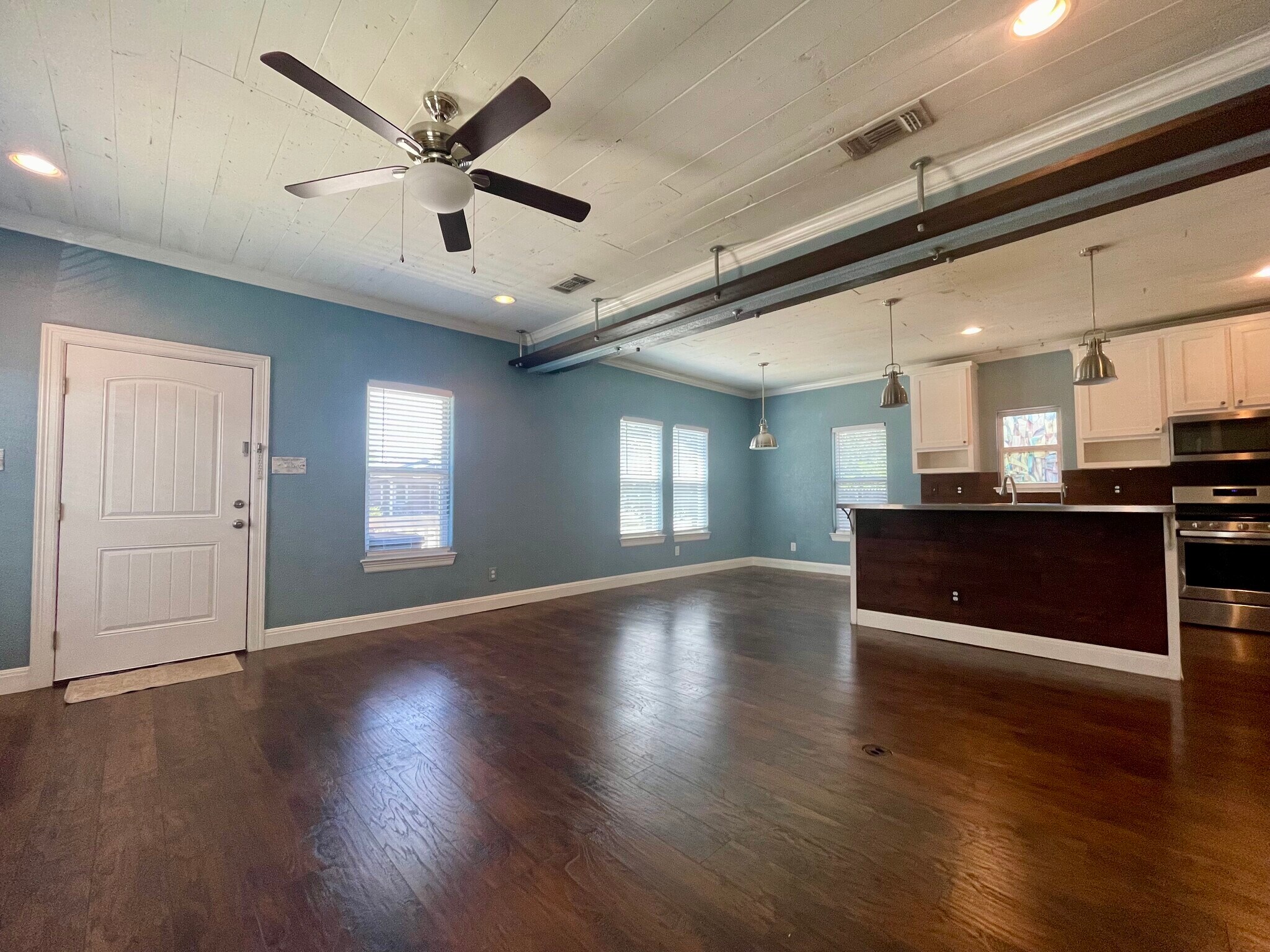 Living room - 417 S Washington Ave